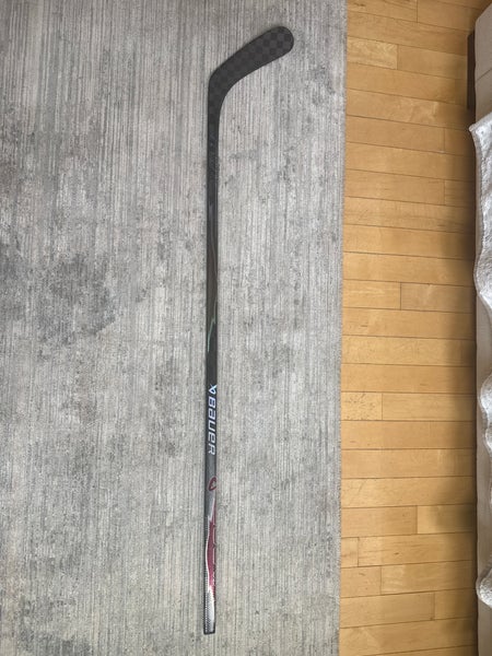 Senior Bauer Vapor Hyperlite 2 Right Handed Hockey Stick P92 70 Flex Pro Stock (Used)