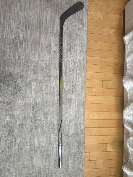 Senior Bauer Vapor Hyperlite 2 Right Handed Hockey Stick P92 70 Flex (Used)