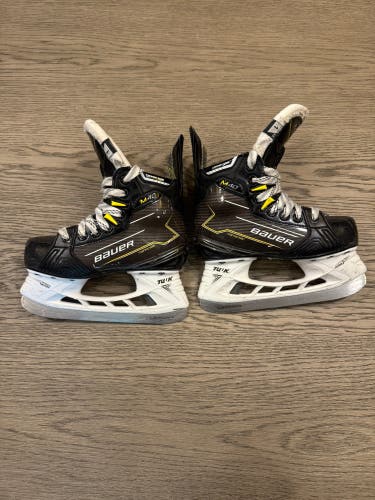 2024 Bauer Supreme M40 Hockey Skates Extra Wide Width Size 1 (Used)