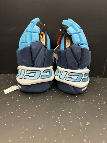 Brand New CCM Langley Trappers 95C Pro Stock Gloves (HG95C-SR)