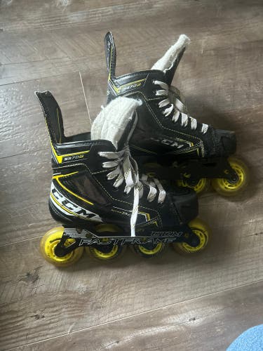 CCM Super Tacks Roller Hockey Skates Size 2