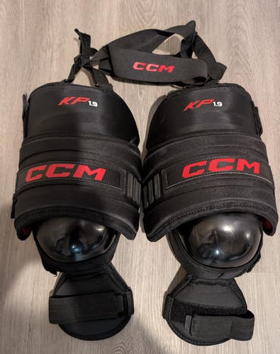 CCM KP 1.9 Senior Knee Pads with Belt