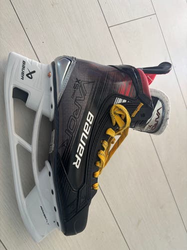 Black/Gray Bauer Vapor X5 Pro Hockey Skates Regular Width 8 (Used)