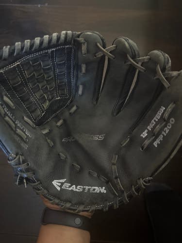 Easton Prowess PFP 1200 [ 12" RHT]
Baseball Softball Glove Black Leather