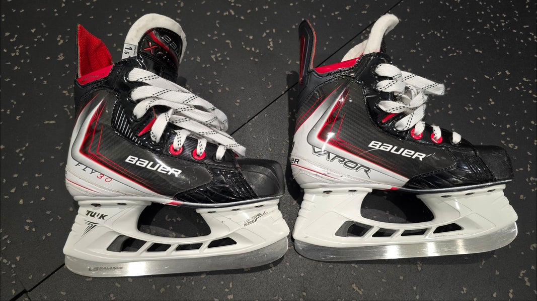 LIGHTLY USED 2025 Bauer Vapor Fly30 Hockey Skates Regular Width Size 1.5 (Used)