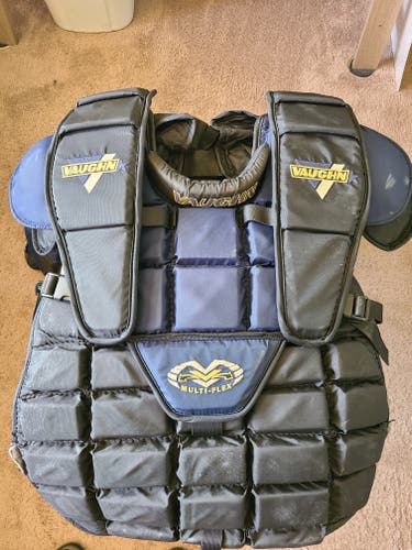 Large/Extra Large 2004 Vaughn Legacy 6060 Goalie Chest Protector (Used)
