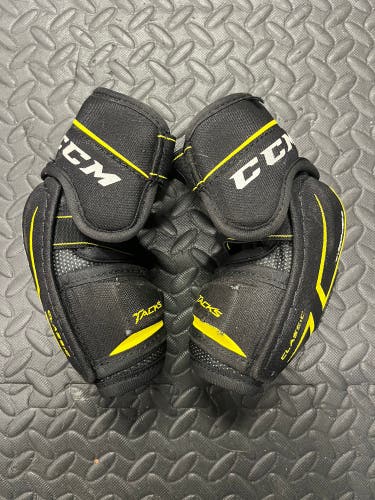 Junior Small CCM Tacks Classic Elbow Pads (Used)