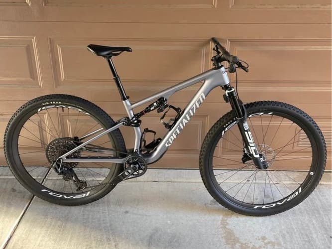 2026 Specialized Epic 8 Pro + Flight Attendant (Medium)