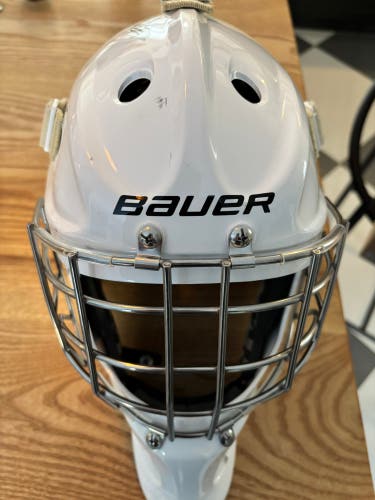 Senior Medium Bauer 930 Goalie Mask (Used)