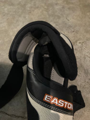Senior Large Easton Synergy 700 Elbow Pads (Used)
