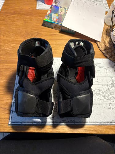 Pro Stock Medium CCM RBZ Pro Used Elbow Pads