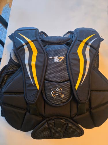 Small / Medium Vaughn Velocity V7 Goalie Chest Protector (Used)
