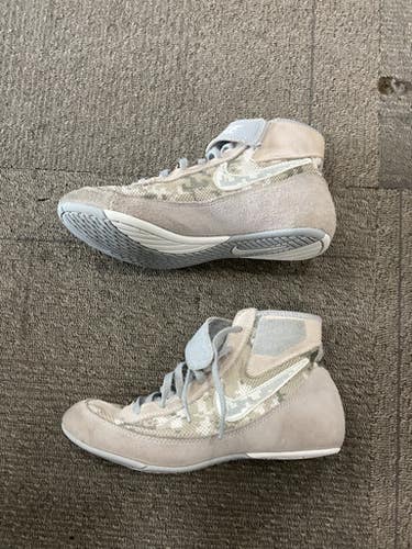 Used Nike Wrestling Shoes Grey Junior 05 11614-S000233623