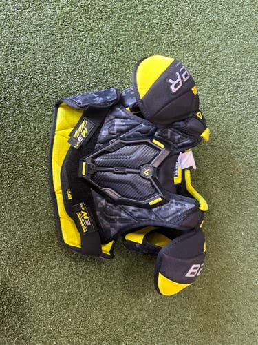 Men's Small Junior Bauer Supreme M3 Shoulder Pads (Used)