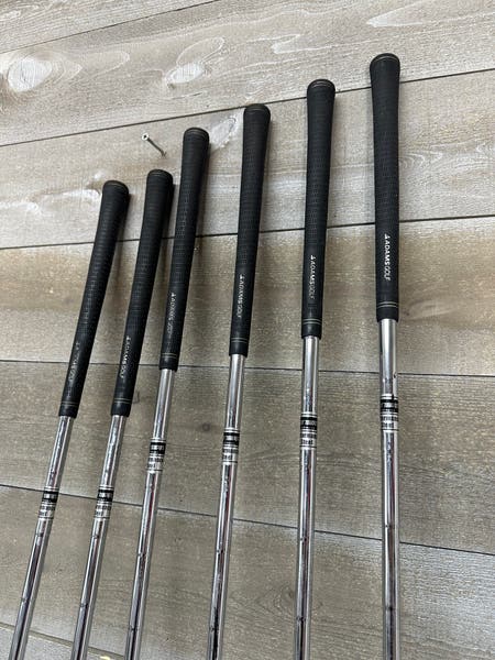 Lot de 6 et 8 fers à repasser Adams Tight Lies, tiges droites