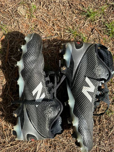 Gray Men's Size M 8.5 (W 9.5) Adult New Balance Freeze Mid Top Molded Cleats (Used)
