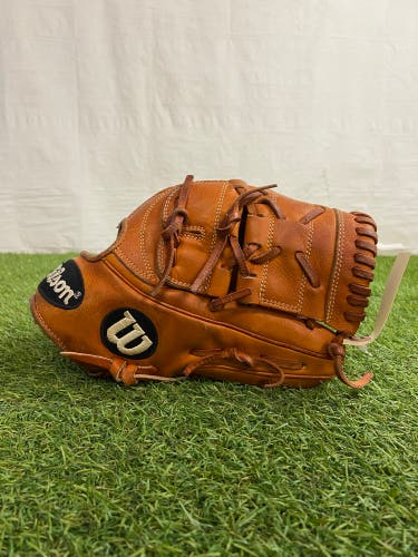 Wilson A2K RH Pitcher's Baseball Glove | 12"