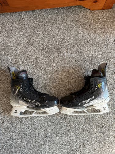 2023 Bauer Vapor Hyperlite 2 Hockey Skates 8.5 (Used)