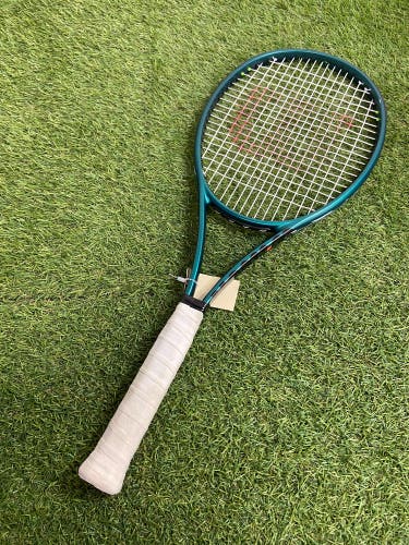 Wilson Blade 98 V9 Tennis Racquet | Standard (16x19)