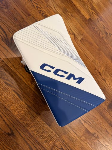 Junior CCM EFlex 6.5 Regular Blocker (New)