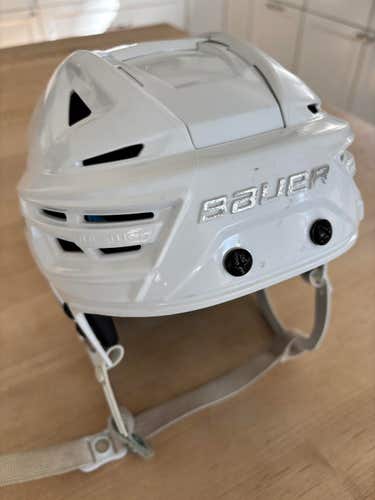 Medium Bauer Re-Akt 150 Helmet (Used) White
