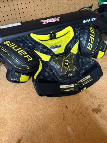 Large Youth Bauer Supreme Mach Shoulder Pads