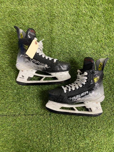 Bauer Vapor Hyperlite 2 Hockey Skates | Intermediate Size 5.5 (Fit 1)