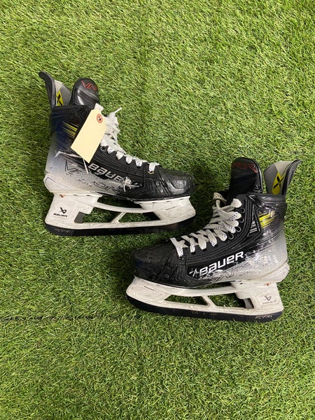 Bauer Vapor Hyperlite 2 Hockey Skates | Intermediate Size 5.5 (Fit 1)
