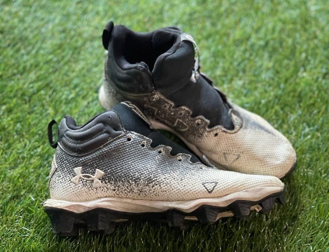 Used - UA football cleats size 4Y