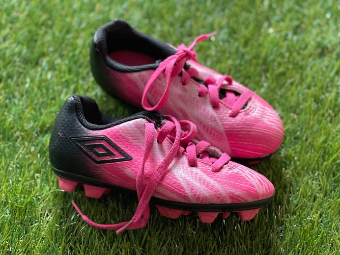 Used - Pink Umbro youth soccer cleats