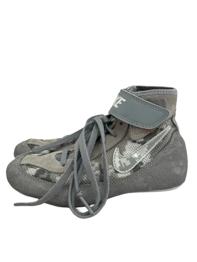 Used Nike SPEEDSWEEP Wrestling Shoes Grey Youth 13.5 11692-S000148228