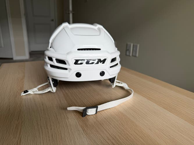 New Medium CCM Super Tacks X Helmet