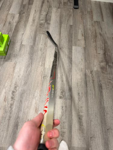 Intermediate Bauer Vapor Hyperlite Left Hand Hockey Stick P92 65 Flex (Used)