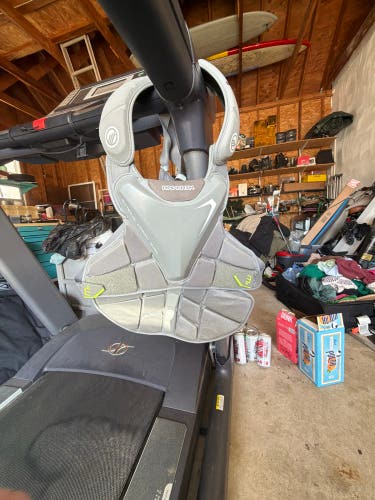 Large/Extra Large Adult Maverik MAX EKG Shoulder Pads (Used)