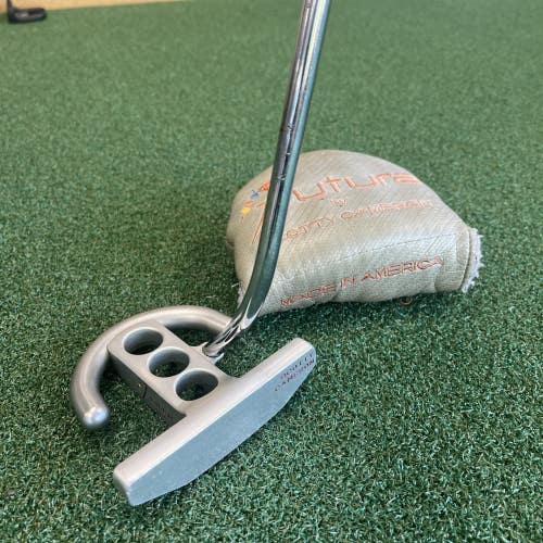 Scotty Cameron Futura Putter (2003) 35 RH w/ Futura Headcover and Divot Tool
