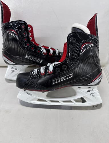 2017 Bauer Vapor XVelocity Hockey Skates Regular Width Size 1.5 (New)