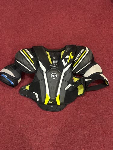 Medium Senior Warrior ALPHA LX PRO Shoulder Pads Item#LHLXM