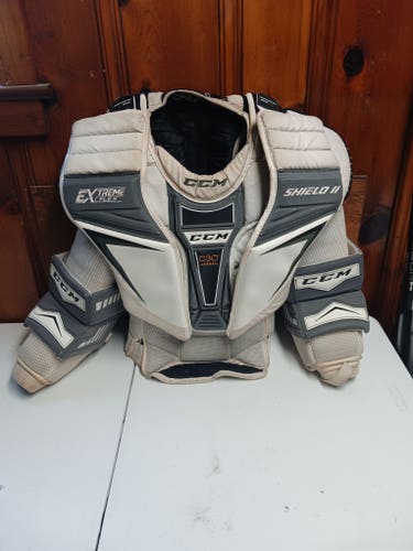 Small CCM Extreme Flex Shield II Goalie Chest Protector (Used)