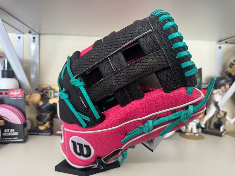 Wilson A2000 1799 12.75” RHT