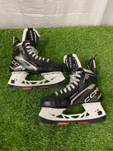 CCM AS-V Hockey Skates | Intermediate Size 5 (New)