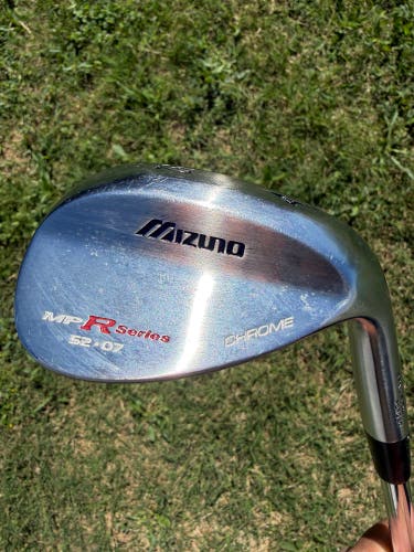 Men's Mizuno R Series Right Handed Wedge 52 Degree (Used)