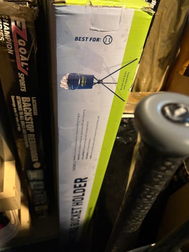 (New) baseball softball bucket holder