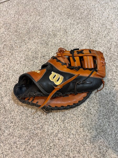 Wilson A2000 RH First Base Baseball Glove 12.5" (Used)