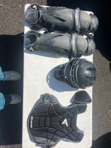 Intermediate Easton Catcher's Combo (Used)
