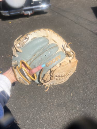 Wilson A2000 RH Catcher's Softball Glove 34" (Used)