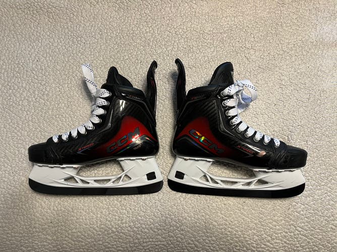 2025 CCM JetSpeed FT8 Pro Hockey Skates Regular Width Size 5 (Used)