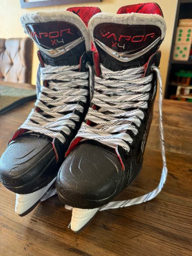 2023 Bauer Vapor X4 Hockey Skates Regular Width 9 (Used)