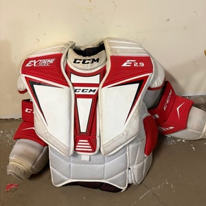 Medium CCM Extreme Flex Shield E2.9 Goalie Chest Protector (Used)