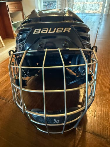 Small Bauer Re-Akt 155 Helmet (Used)