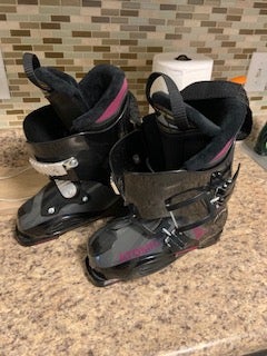 25 & 25.5 Women's Atomic All Mountain Live Fit 90 Ski Boots (New)